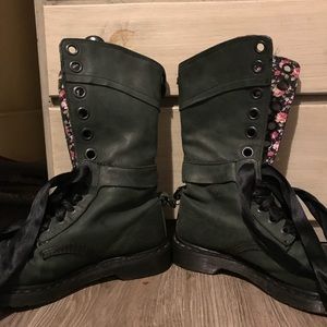 Dr. Martens Size 8 Triumph floral grey/green
